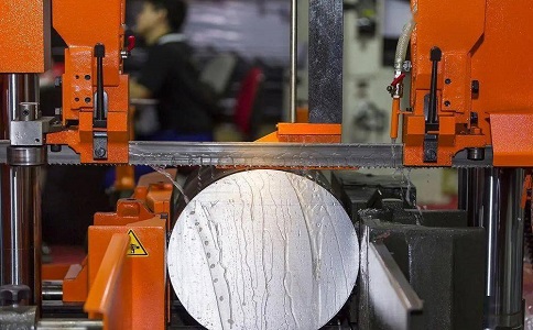 多祥镇立式金属带锯床切削出现跑带故障解决方法！